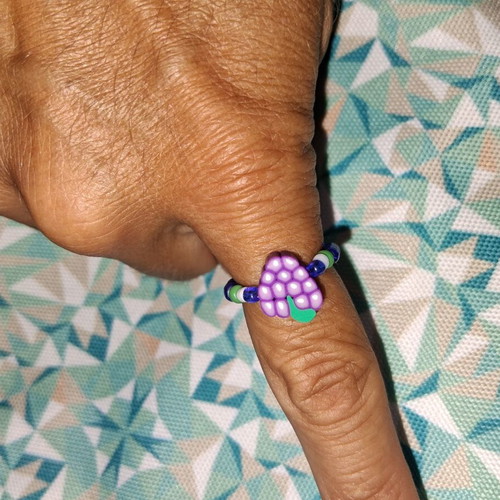 Elastic ring with beads and blackberry design