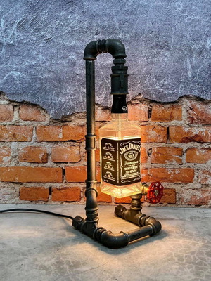 Φωτιστικό γραφείου Jack Daniel's βιομηχανικού στυλ από σιδερένιους σωλήνες