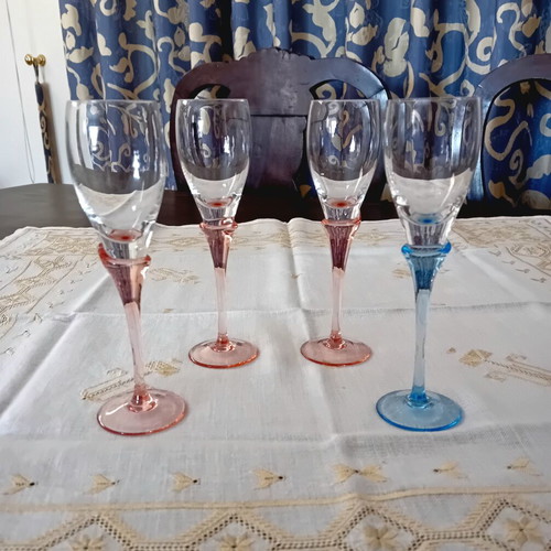 Set of four vintage stemmed glasses in blue and salmon shades like new