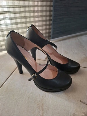 Moustakis leather pumps like new, size 39, black