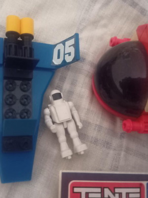 Tente 0659 complete like new with stickers and astronaut figure
