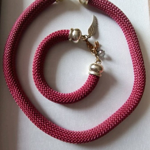 Jewelry set necklace and bracelet in burgundy, like new