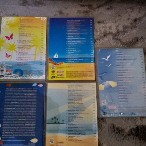 5 CDs with 100 songs, like new, entechno