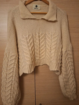 Karavan sweater like new, beige, warm with heavy knit