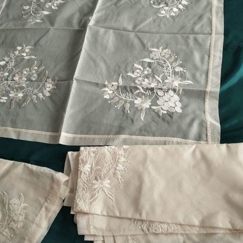 Handmade silk set in organza like new