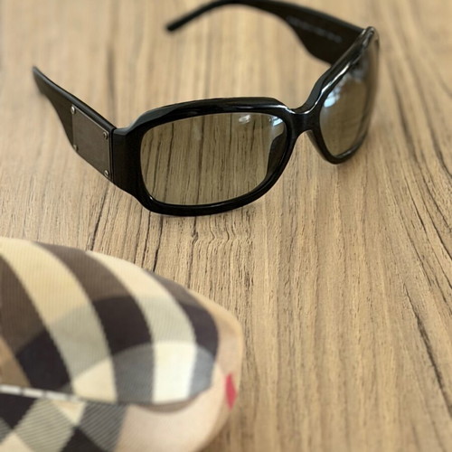 Burberry Unisex Sunglasses like new, black