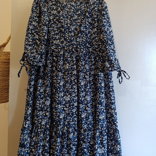 Calliope dress like new, dark blue with floral pattern, size L