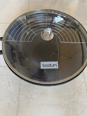 Bodum cast iron wok 37cm with lid and rack, like new