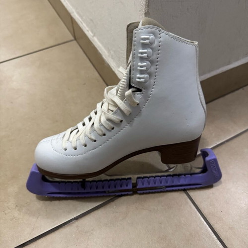 Jackson No36 ice skates like new