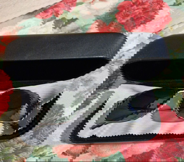 GUESS ΓΥΑΛΙΑ ΗΛΙΟΥ