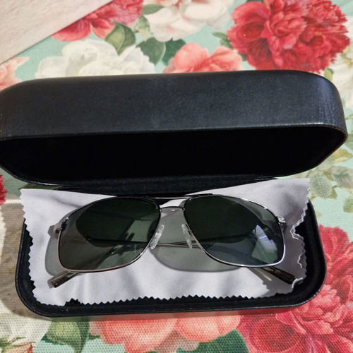 Guess sunglasses like new, black and silver