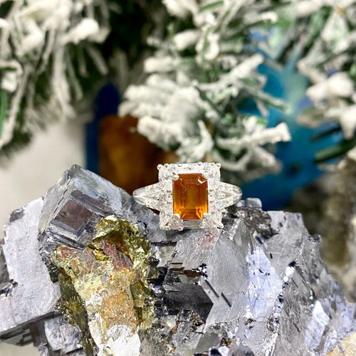 Handmade silver ring with natural fanta garnet and moissanite