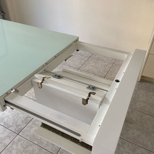 Dining table like new, extendable with glass and wood