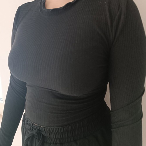 Black ribbed cropped top with long sleeve like new