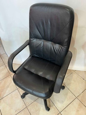 Black office chair with armrests, leatherette, 110x66x50 cm