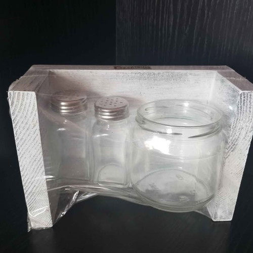 Salt shakers new with jar