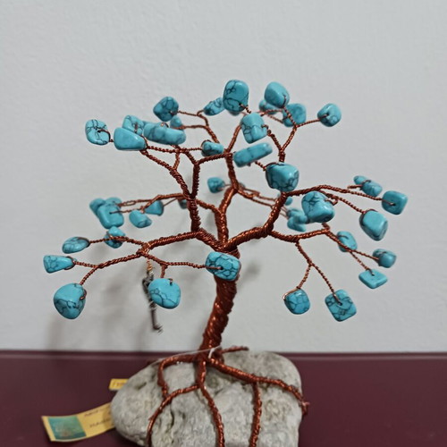 Tree made of copper wire and semi-precious stones new