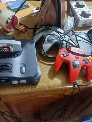 Nintendo 64 κονσόλα μεταχειρισμένη με 2 χειριστήρια και παιχνίδι