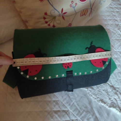 Crossbody bag in black and green felt, no name