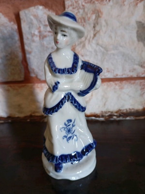 Decorative vintage porcelain figure like new