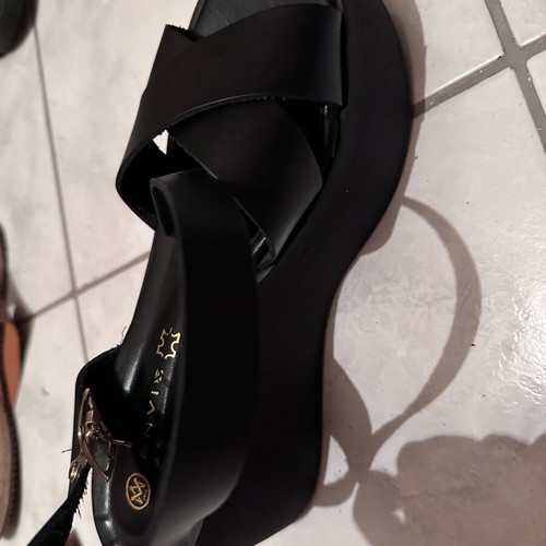 Envie women's black sandal platform size 39 like new