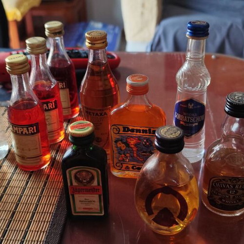 Miniature drinks pack of 13 with 2 decorative Johnnie Walker bottles like new