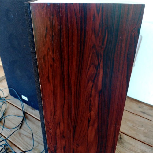 Floor-standing speakers used with wooden frame