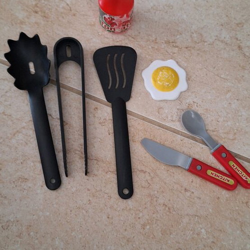 Kitchen utensil set like new, 7 pieces