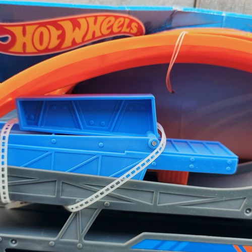 Mattel Hot Wheels Stunt & Go Truck Track, sealed