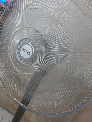 Μεταλλικός ανεμιστήρας Silver με 3 δυνάμεις σαν καινούργιος