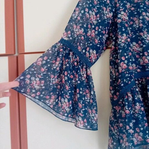 BSB Spring Floral Blouse like new, size M-L, multicolor