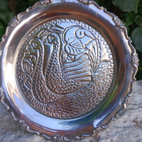 Engraved silver-plated plate used, 24 cm diameter