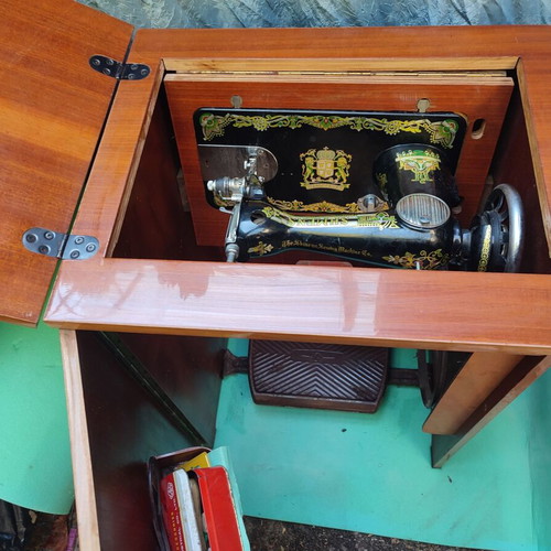 Patra sewing machine like new, treadle with furniture