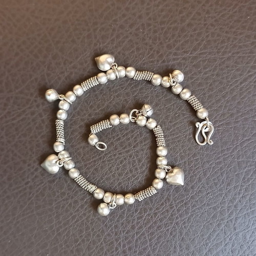 Silver 925 bracelet with hanging hearts and beads, like new