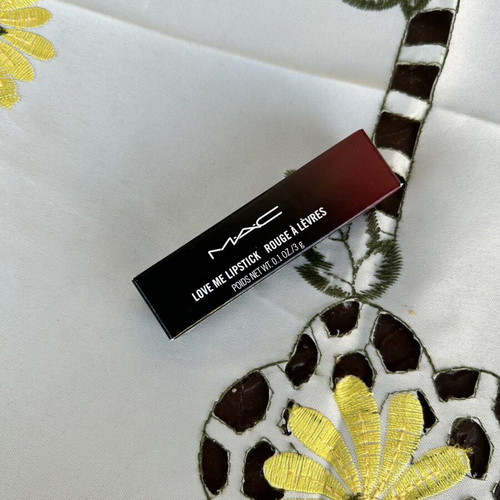 Mac Lipstick new red moisturizing