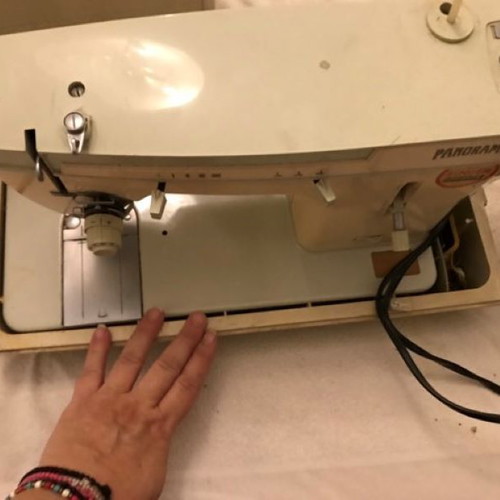 Singer sewing machine used, for repair or spare parts