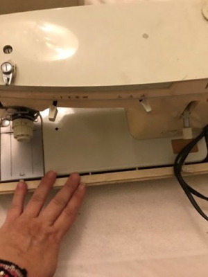 Singer sewing machine used, for repair or spare parts
