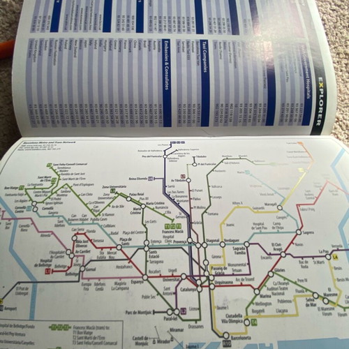 Barcelona The Complete Residents’ Guide book like new
