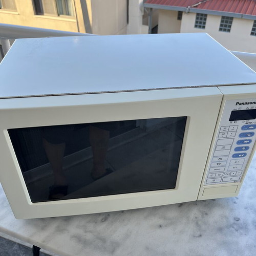 Panasonic microwave oven used with digital touch control and auto programs