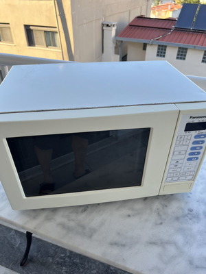 Φούρνος μικροκυμάτων Panasonic μεταχειρισμένος με ψηφιακό πίνακα αφής και αυτόματα προγράμματα