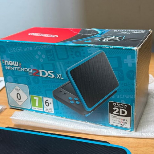 Nintendo 2DS XL like new with 64GB micro SD and accessories