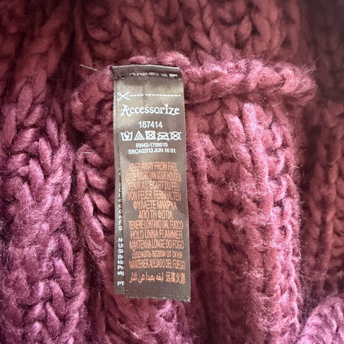 Wool neck scarf cherry Accesorize used