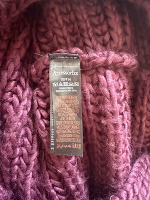 Wool neck scarf cherry Accesorize used