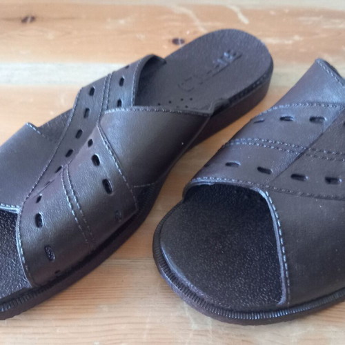 Buffalo men's rubber work slippers new, sizes 39 & 40, brown