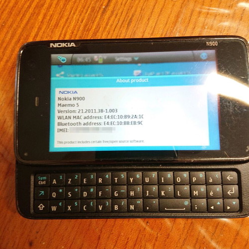 Nokia N900 Maemo Linux 32GB like new, black with physical keyboard