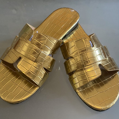 Gold Sandals like new, unique design, size 39