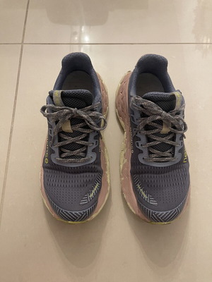 New Balance women's athletic shoes, size 38, multicolor