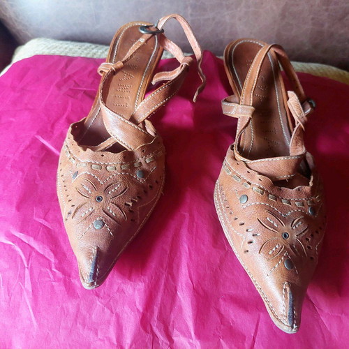 Hispanitas leather vintage tan shoes with straps size 39 used