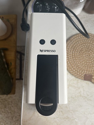 Nespresso coffee maker compatible with all capsules
