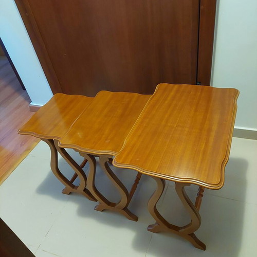 Zigkon living room tables like new, set of three nesting pieces